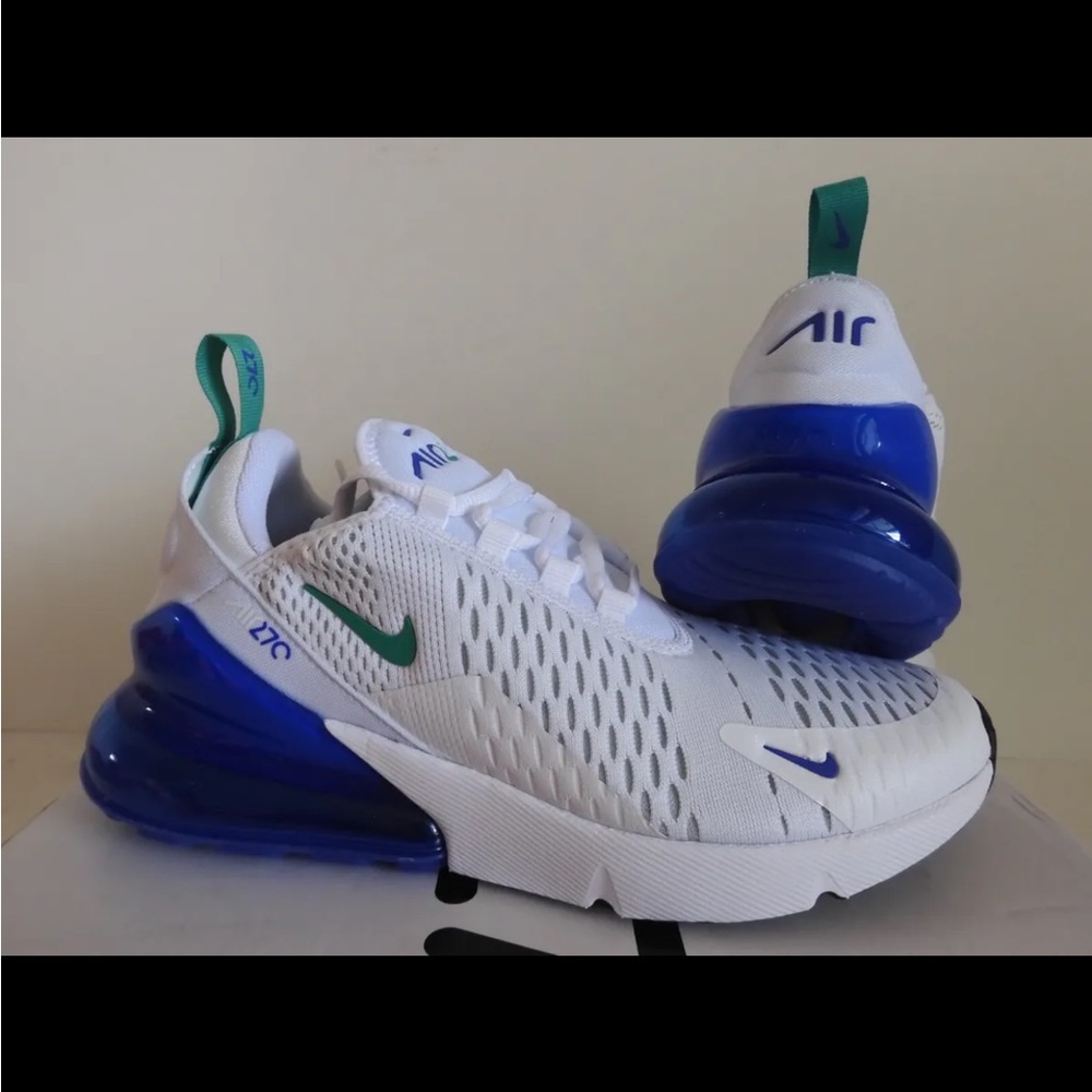 Woman’s Nike AirMax 270 Shoes